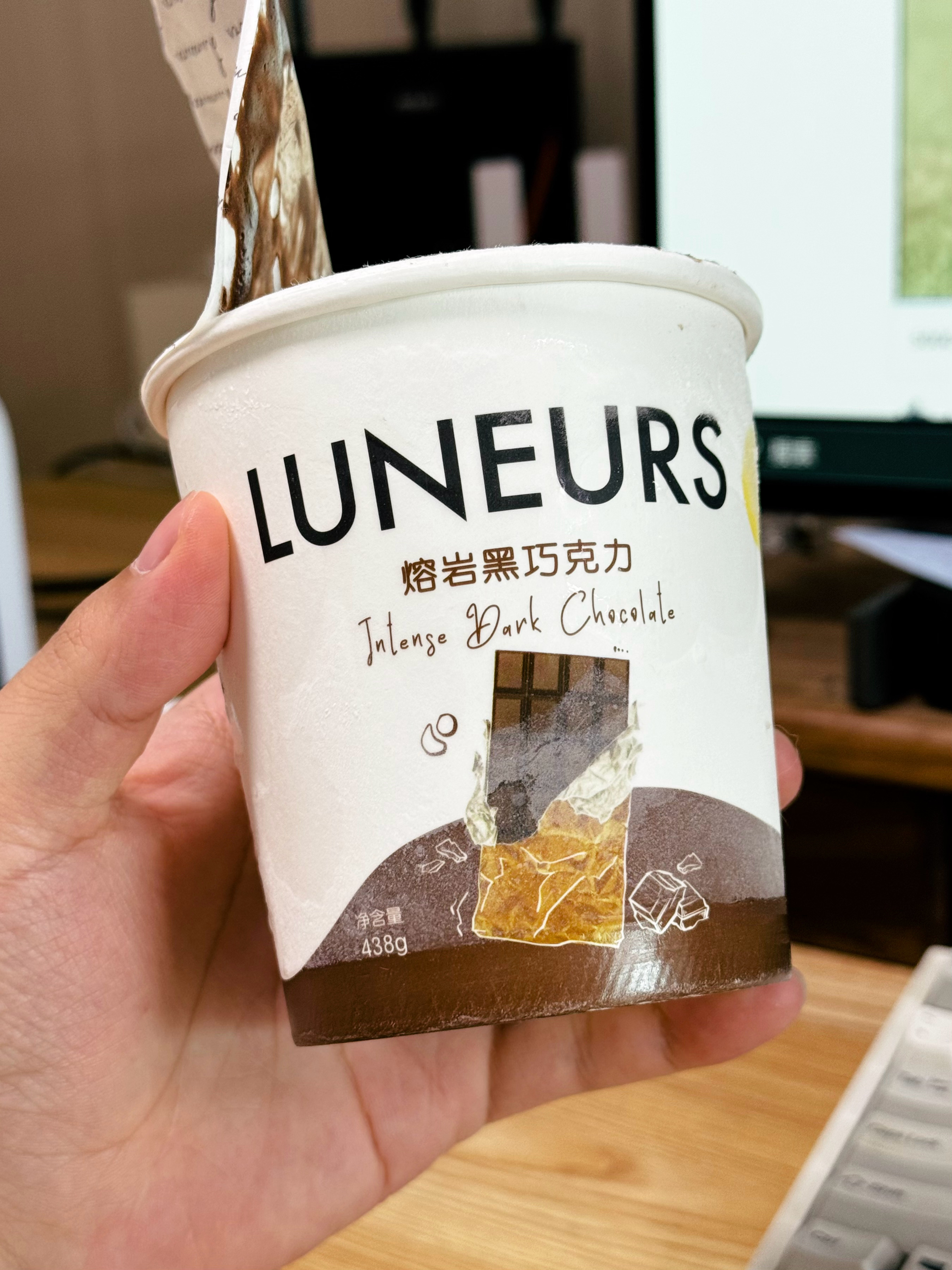 家人们！！新买的冰激凌太棒了！！我吃到停不下来[苦涩][苦涩]咋能这么好吃啊？？
