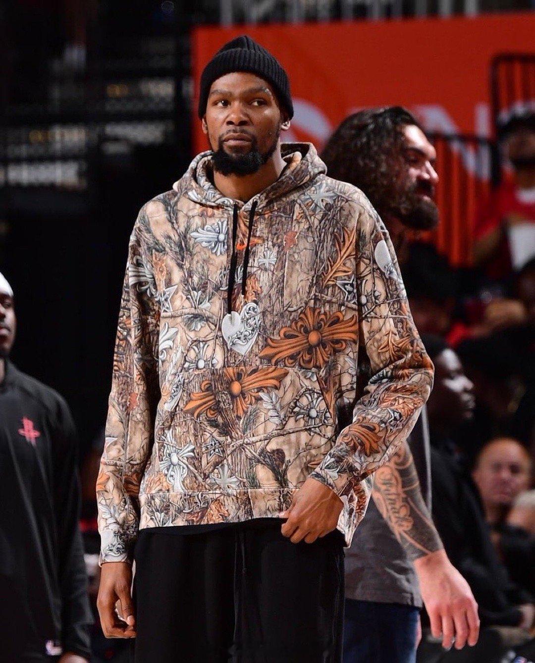 Michael Pina撰文谈到了火箭休赛期可能的变化。他认为，如果火箭决定保留