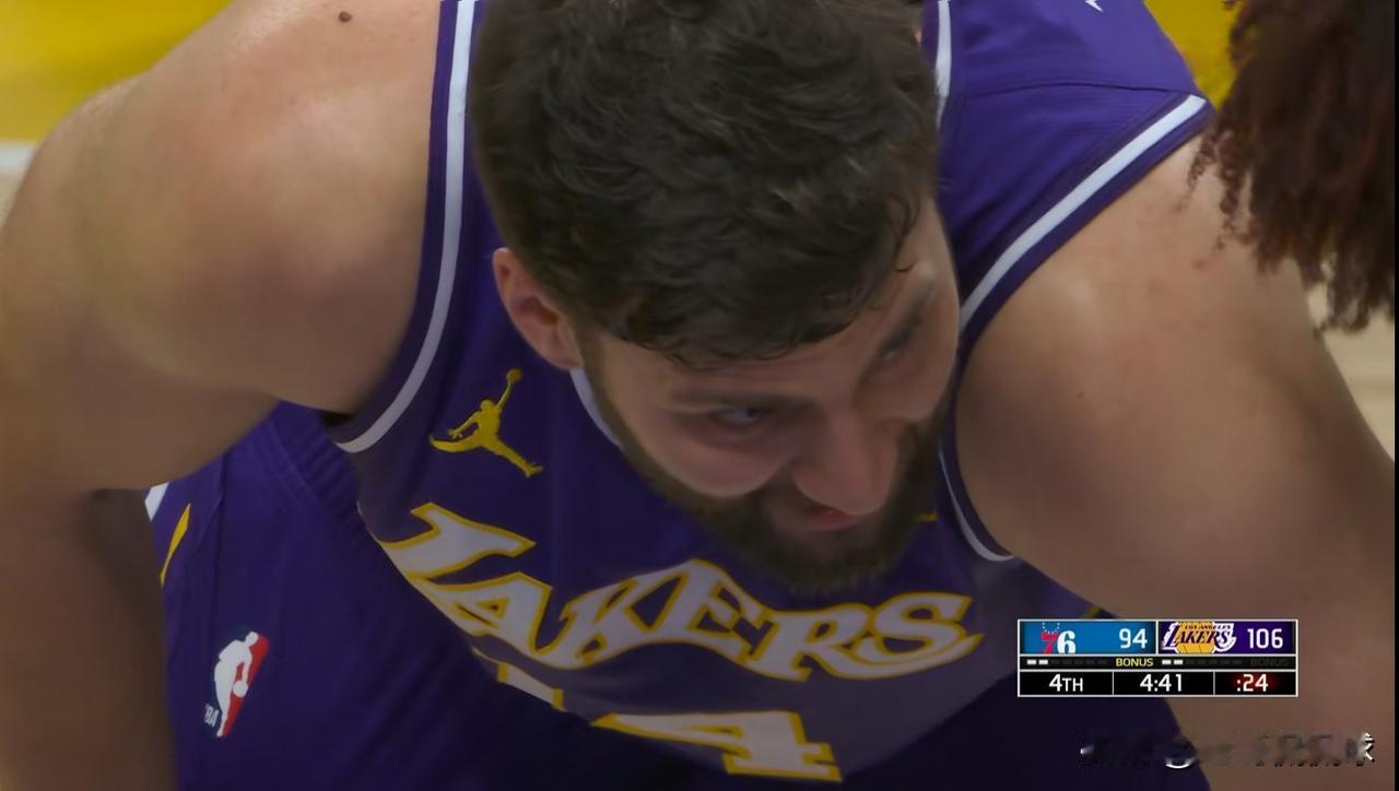 湖人主帅雷迪克对爱将克勒贝尔的表现赞不绝口！在今天湖人主场以119：115险胜7