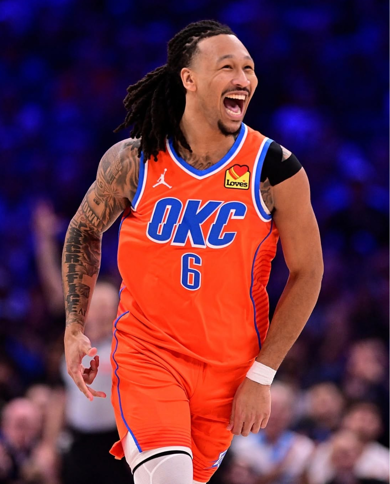 NBA和雷霆官方以及哈腾都祝杰林威廉姆斯24岁生日快乐！雷霆