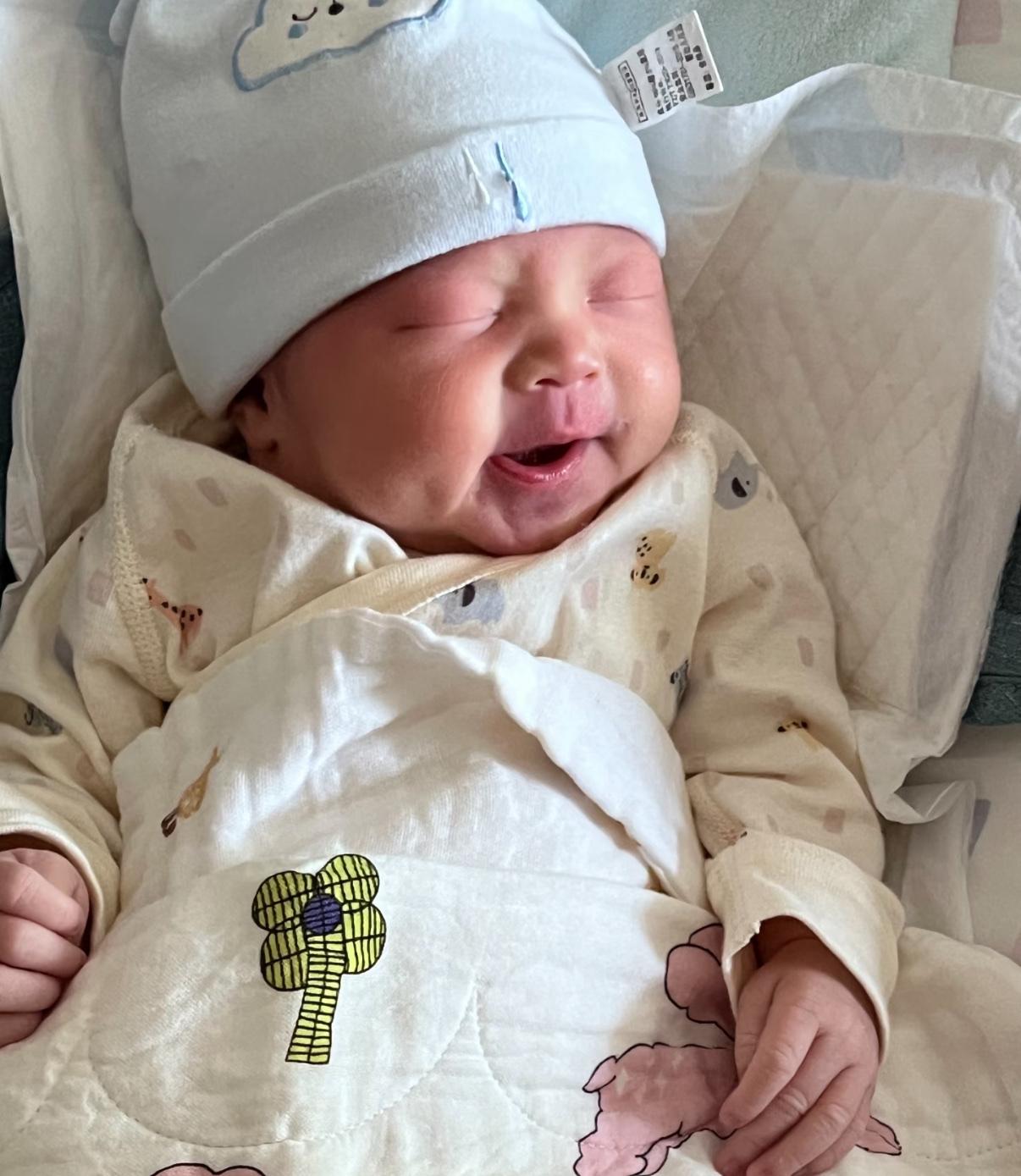 这2026年起生娃“零自付”的消息一出，我们办公室群里反而静悄悄的。

免掉那几