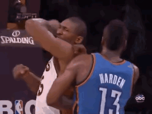 被阿泰一肘打成“变形脸”，他却活成了NBA最硬的男人
 

 
这张图，是哈登职