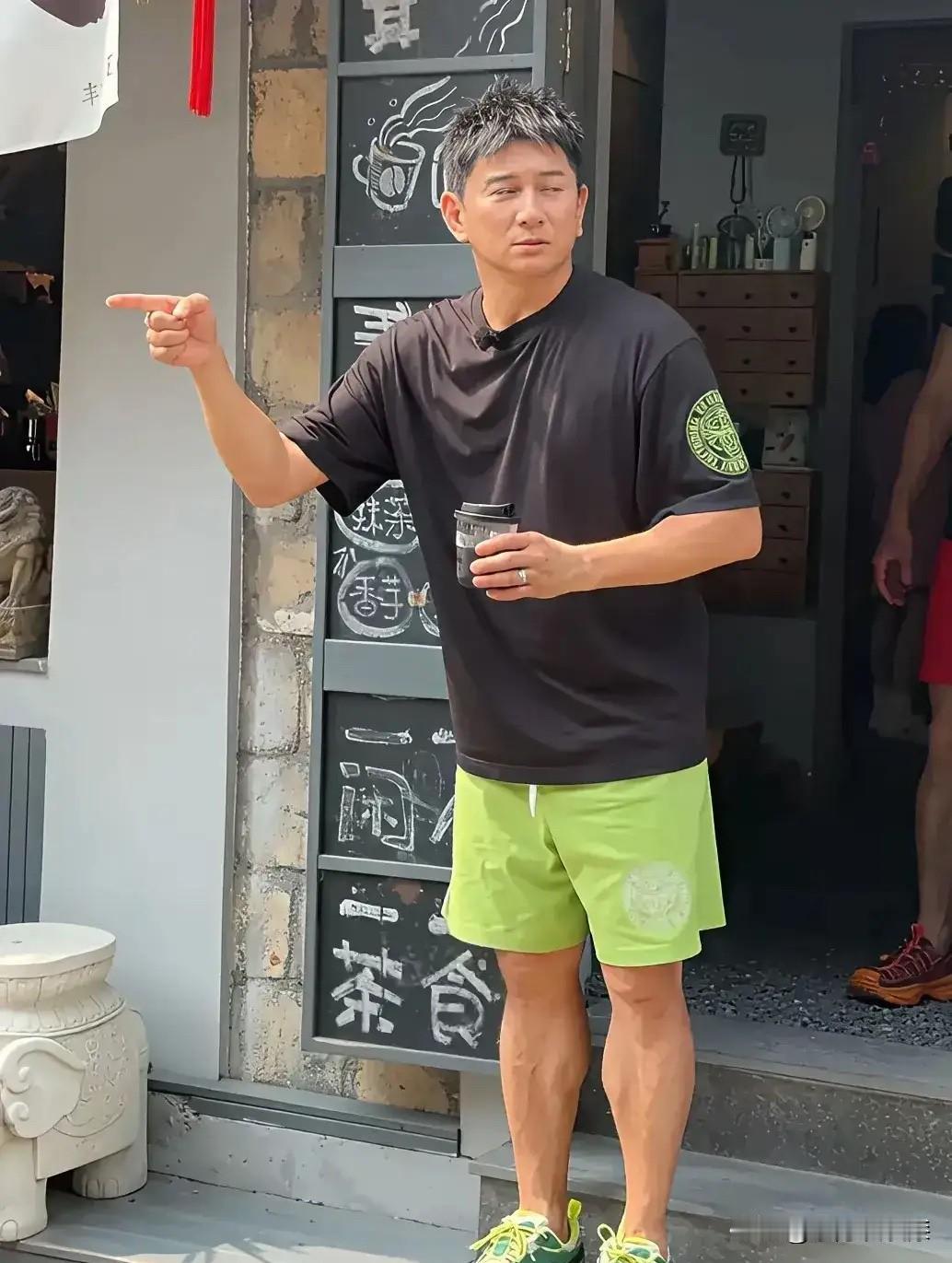 吴奇隆算“中年油腻男”吗？
很长时间没有看到他的作品更新了，中年不工作，不挣钱，