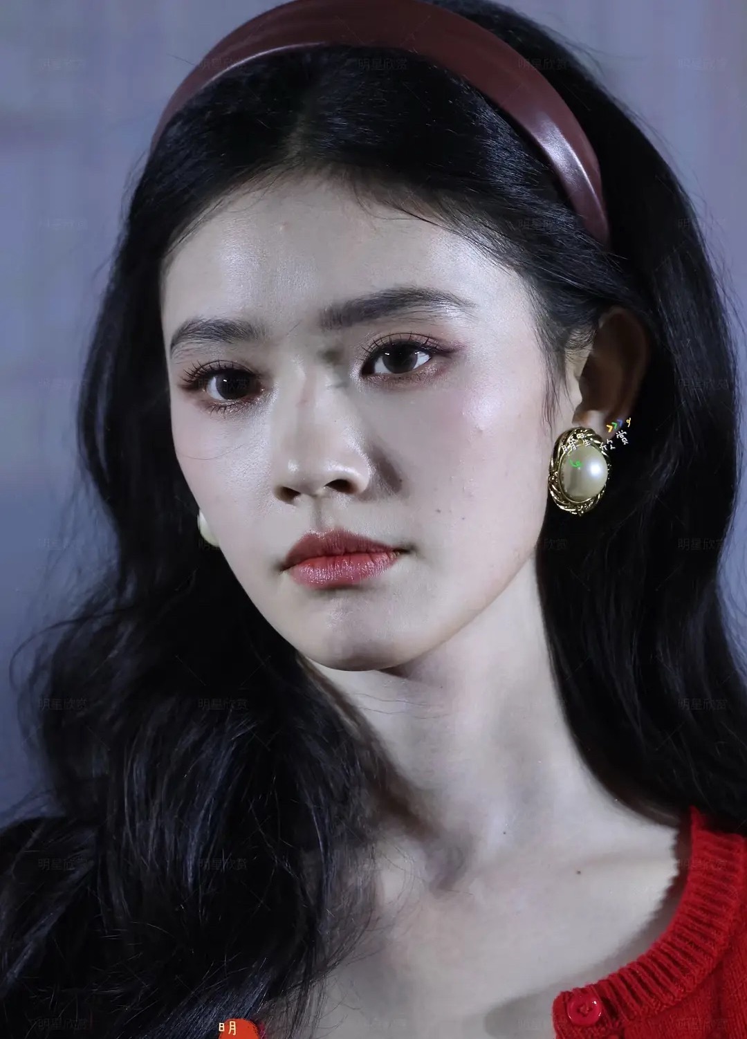 感觉章若楠和林允属于一个类型长相的美女 