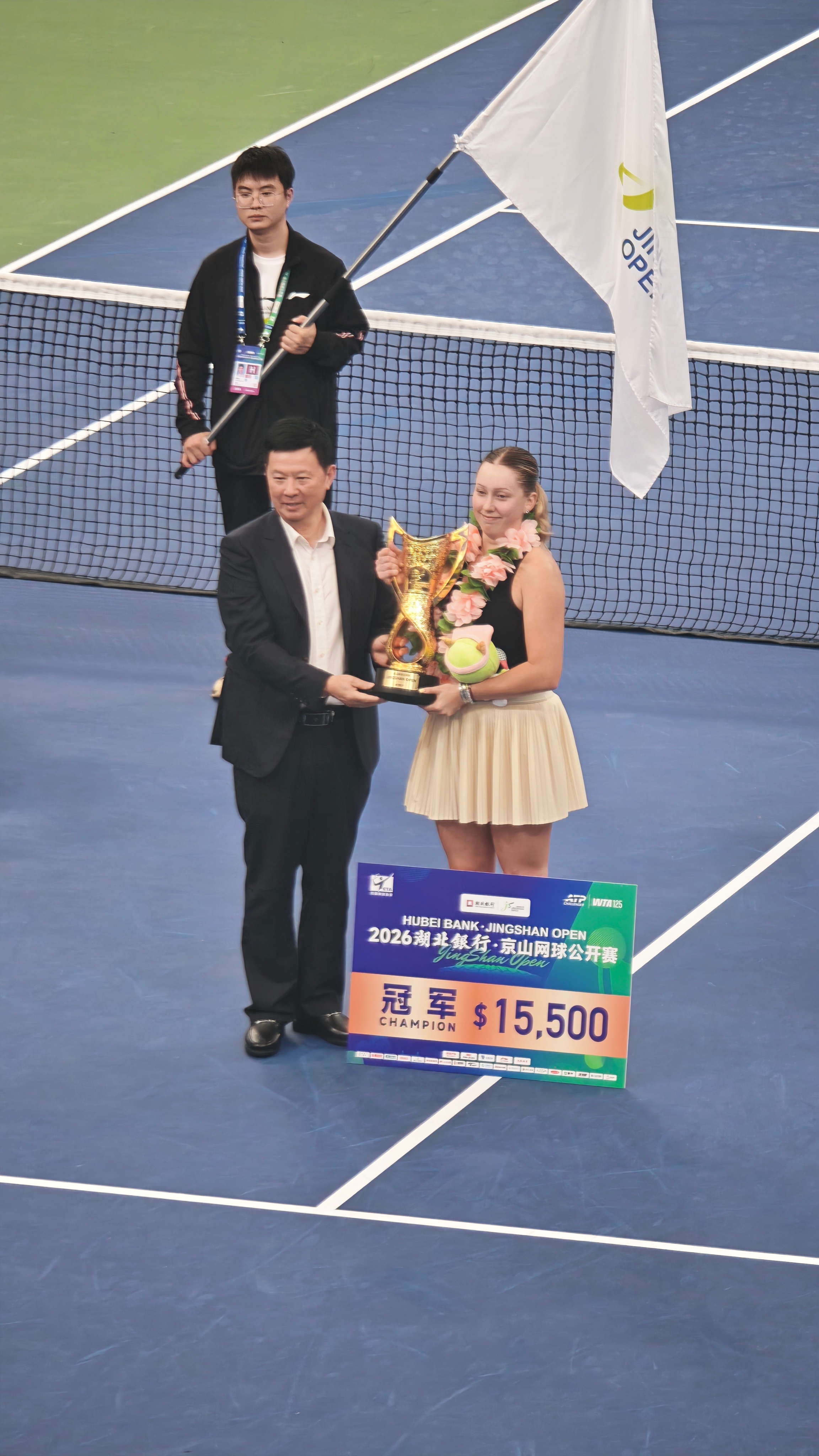2026京山网球公开赛女单决赛6号种子舒布拉泽以6-3/6-2完胜头号种子马内罗