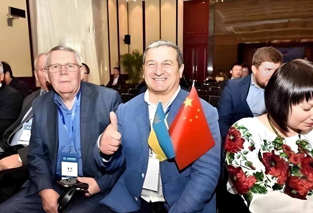 继承与跃迁
乌克兰在苏联解体后，如何与中国合作，推动其军工技术的转型与升级。乌克