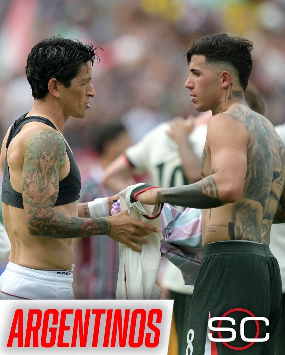 🤝🇦🇷恩佐在赛后与弗鲁米嫩塞的阿根廷球员赫尔曼·卡诺交换了球衣。都是球队的