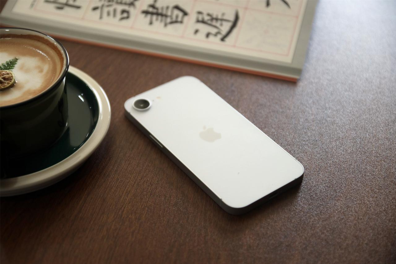 iPhone 17系列在年中促销的时候，疯狂的调整价格，这样一来，iPhone 