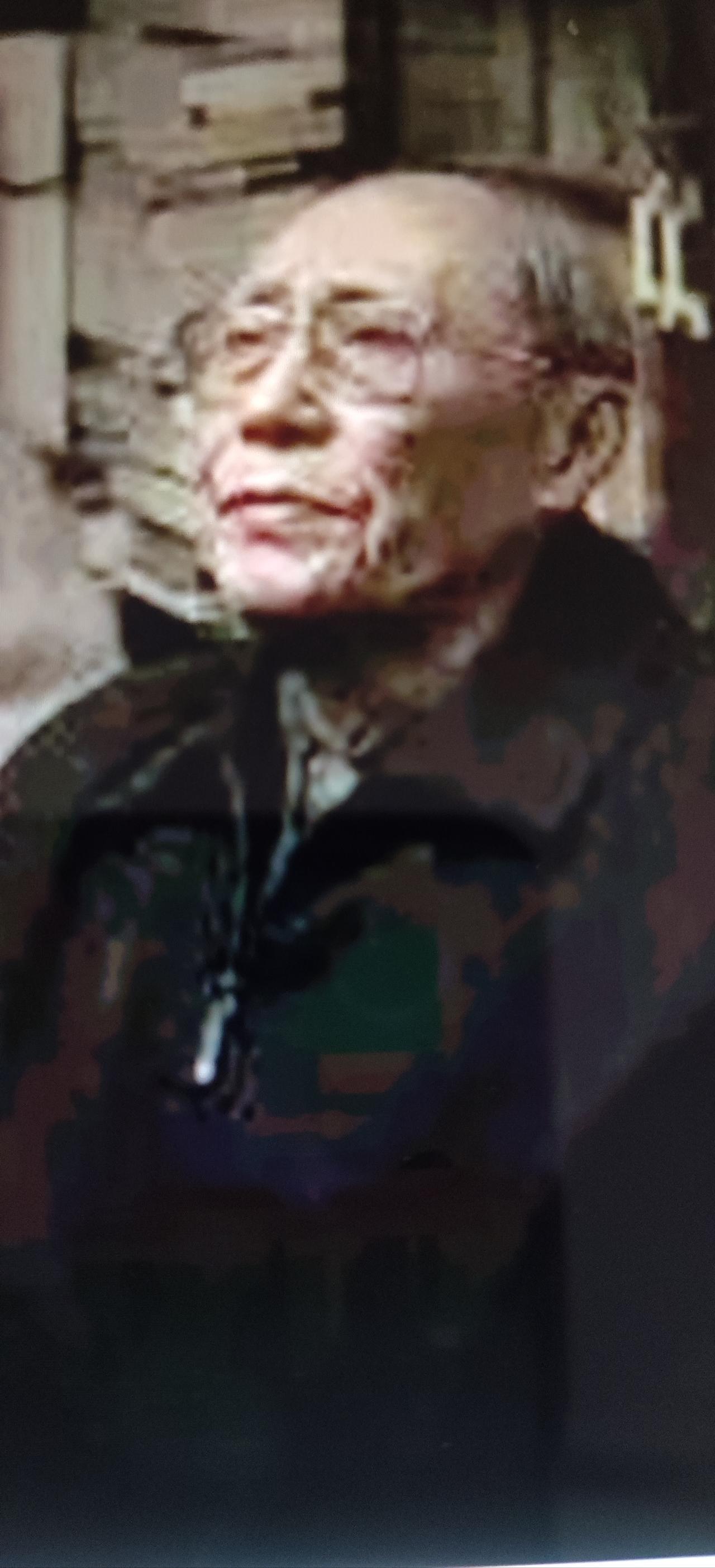 ‘我去厦门大学，不是因为钱多，而是武汉大学天气不好′。

30年前，易中天教授离