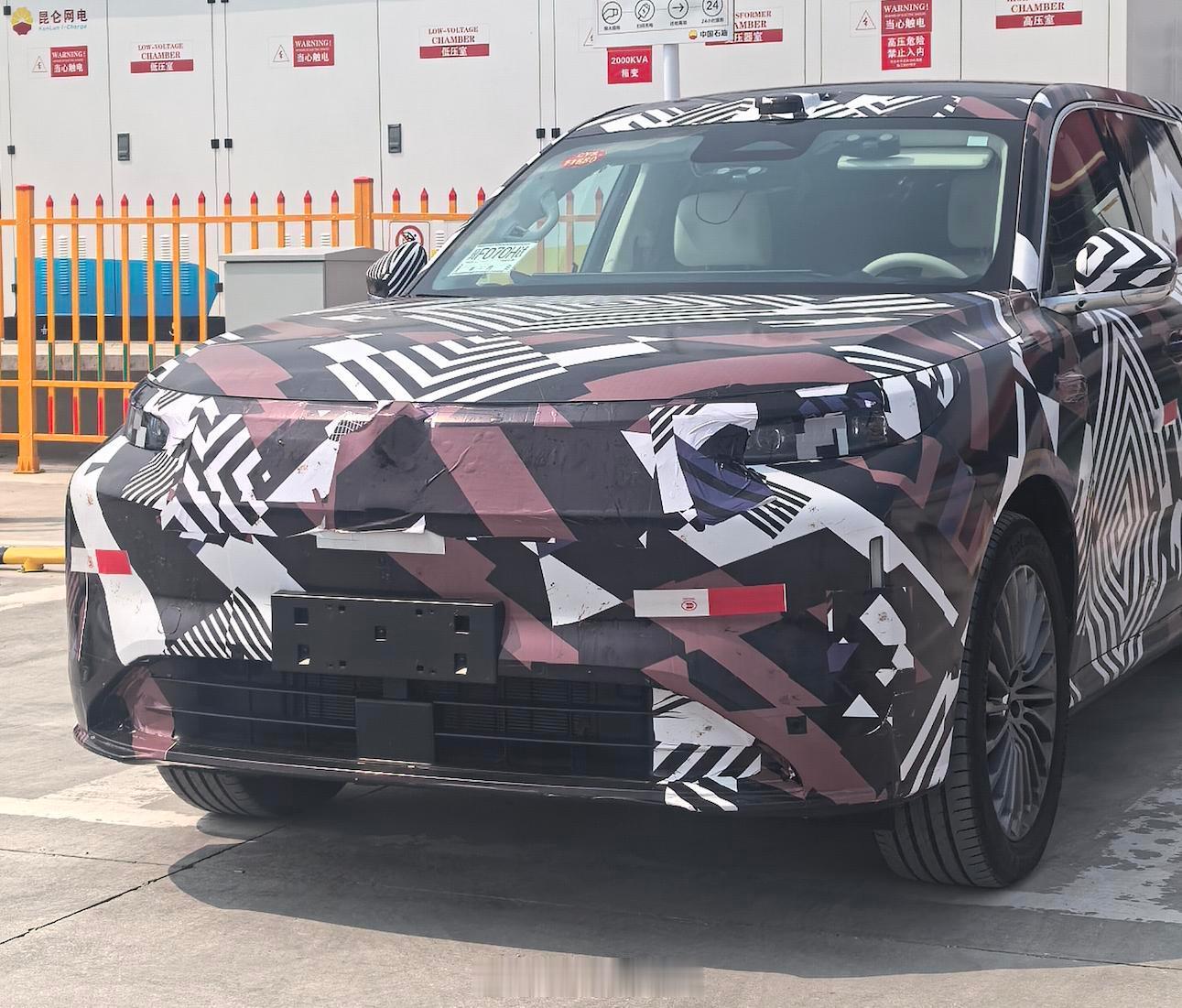 疑似魏牌全新SUV？激光雷达的体积更小巧刚在车友群里看到的第三排侧窗尺寸不小车里