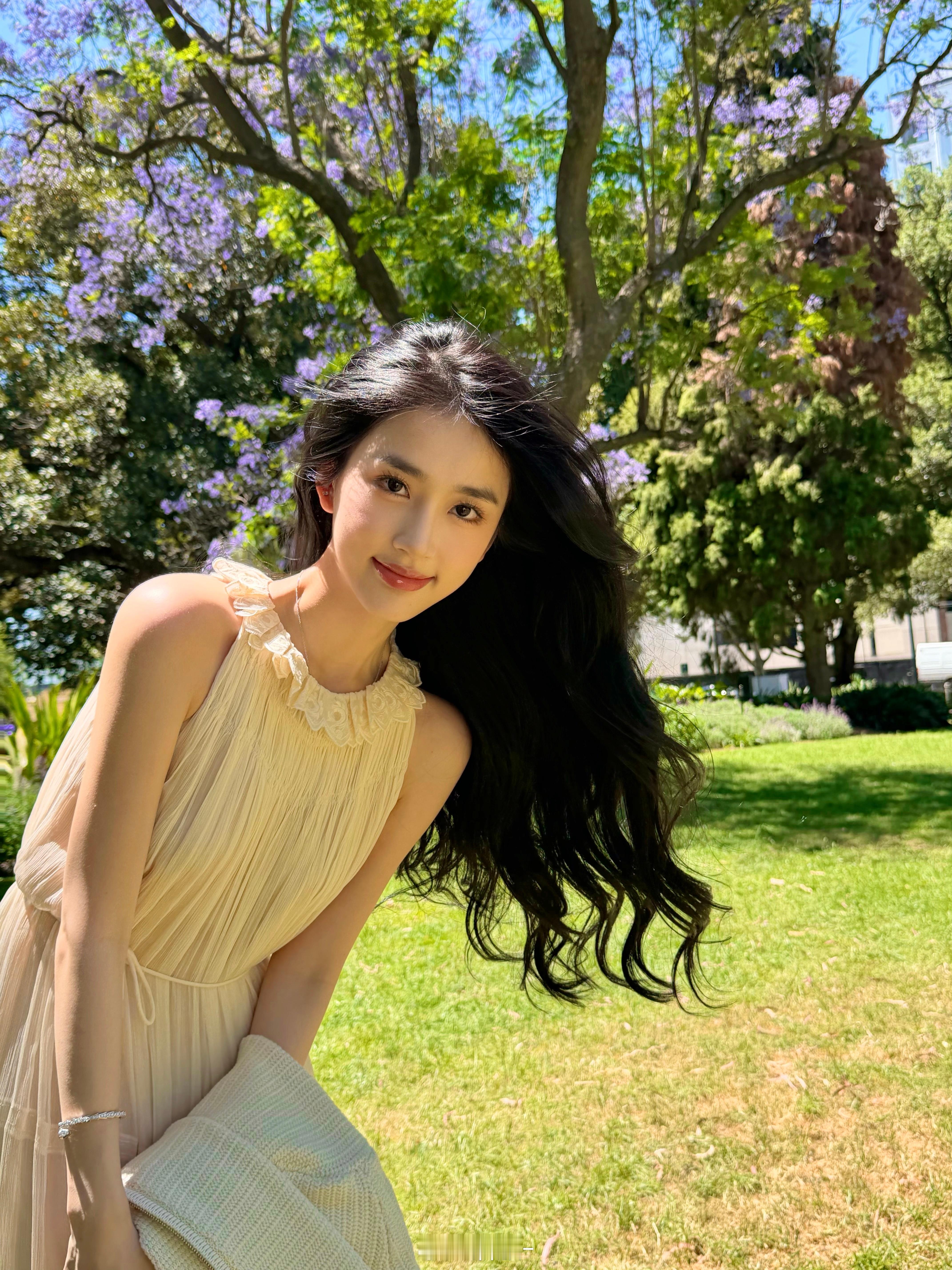 citywalk的一天看到了很多蓝花楹 还吃了和我脸一样大的牛角包🥐😋 