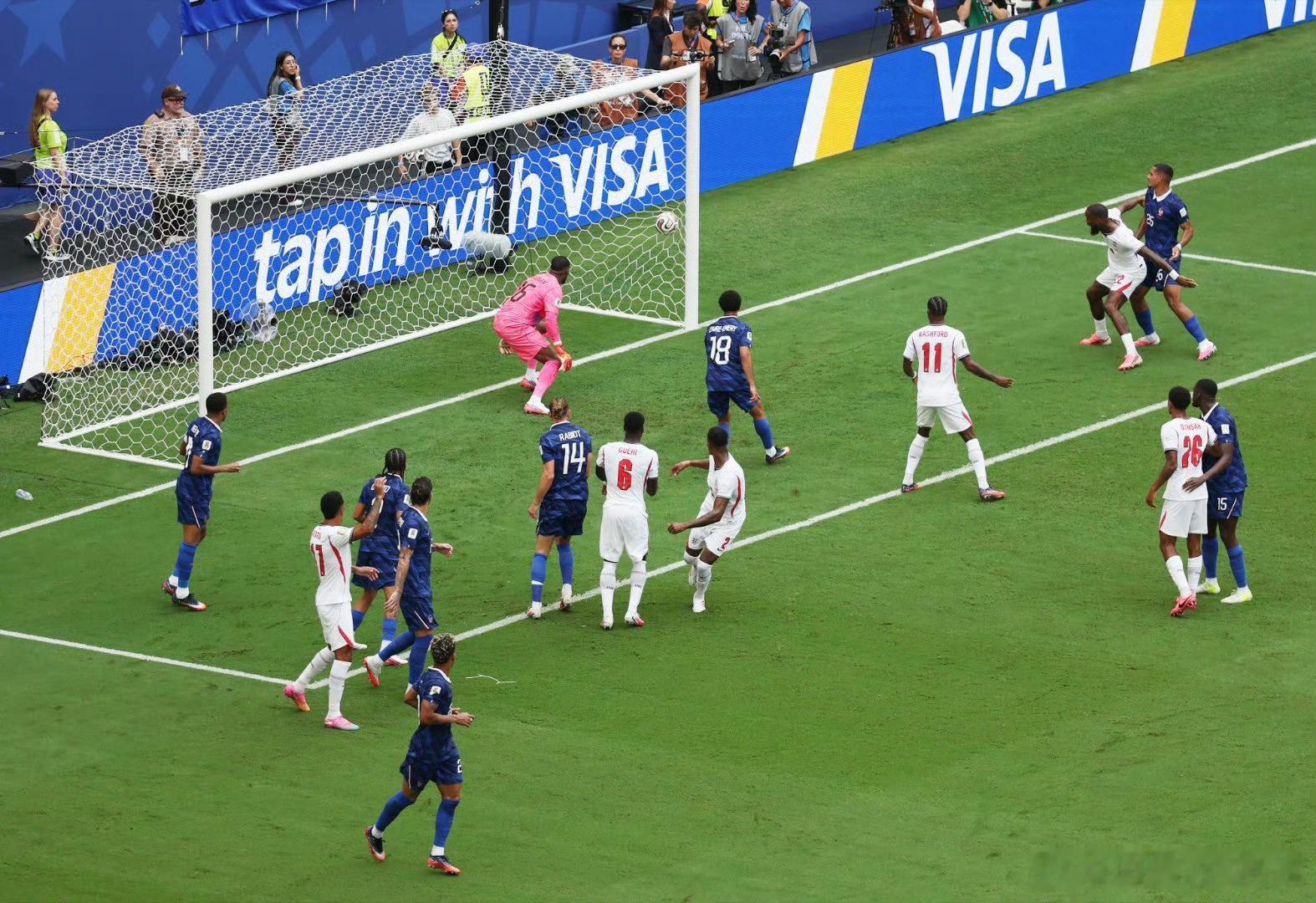 法国4比6英格兰，他们称这个是诚信互刷，球员进球数据蹭蹭上去，门将变小丑🤡再说