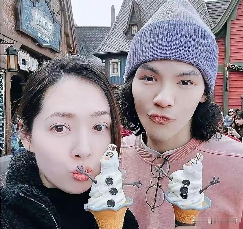 郭碧婷和向佐这是真要走到离婚那一步了吗？
 
前段时间她女儿过生日，向家那边别说