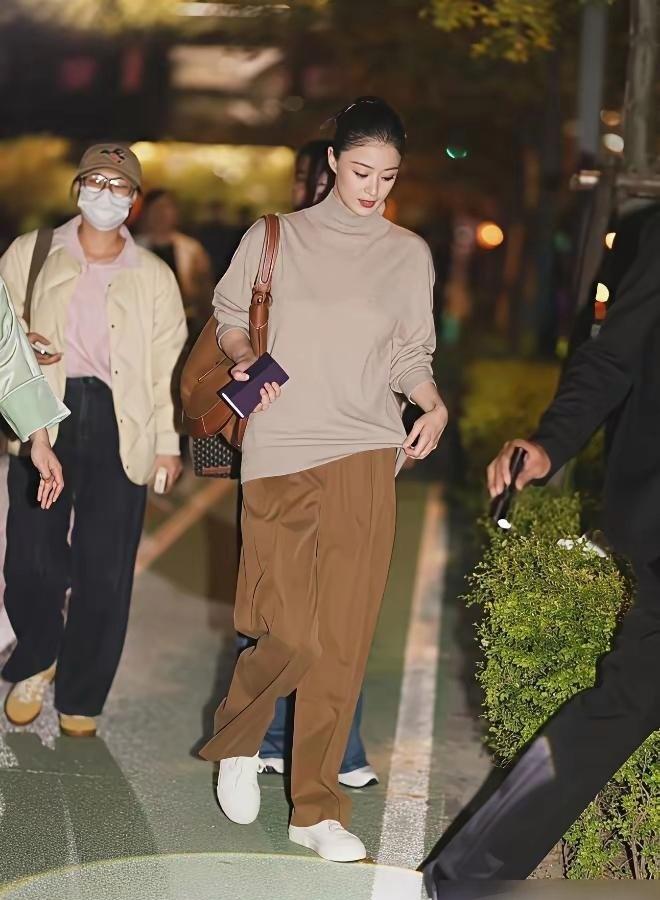 43岁的她要身材有身材，要演技有演技，貌美如花，也很有名气，怎么就没人娶她呢？​