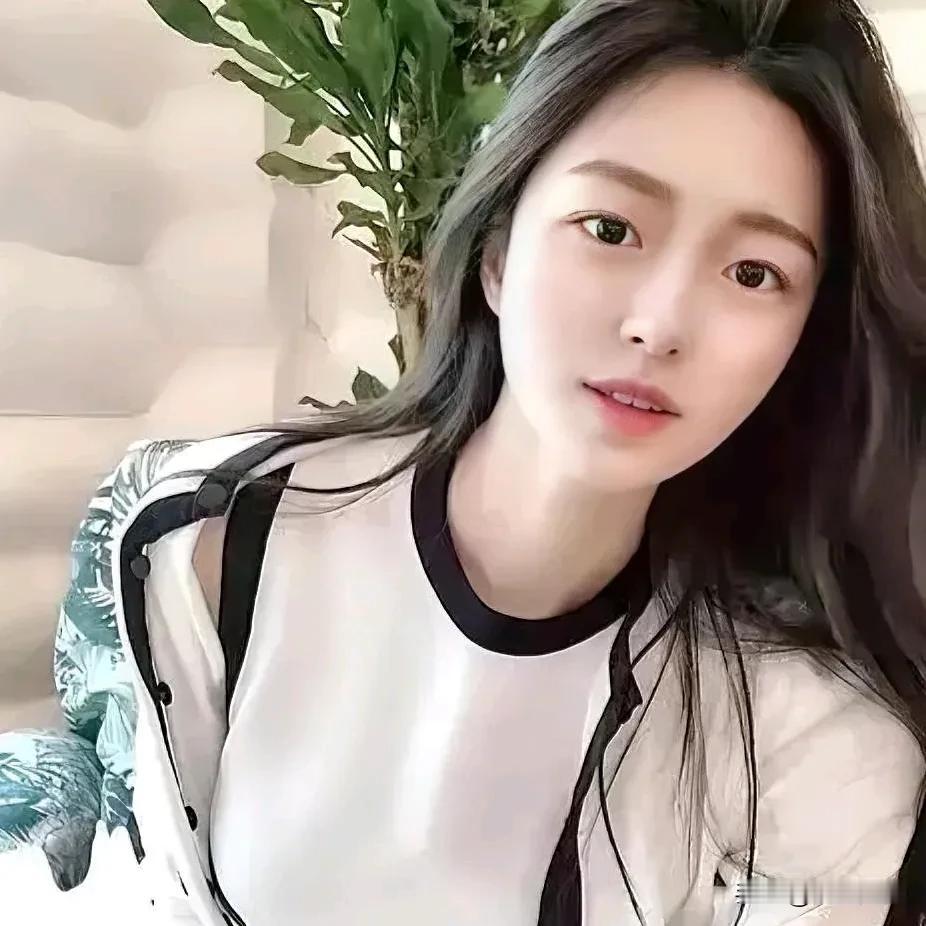 旭鹏伴友乐无穷
    猜谜寻帝话春秋
①他出生于赵国邯郸
②他是中国第一位皇帝