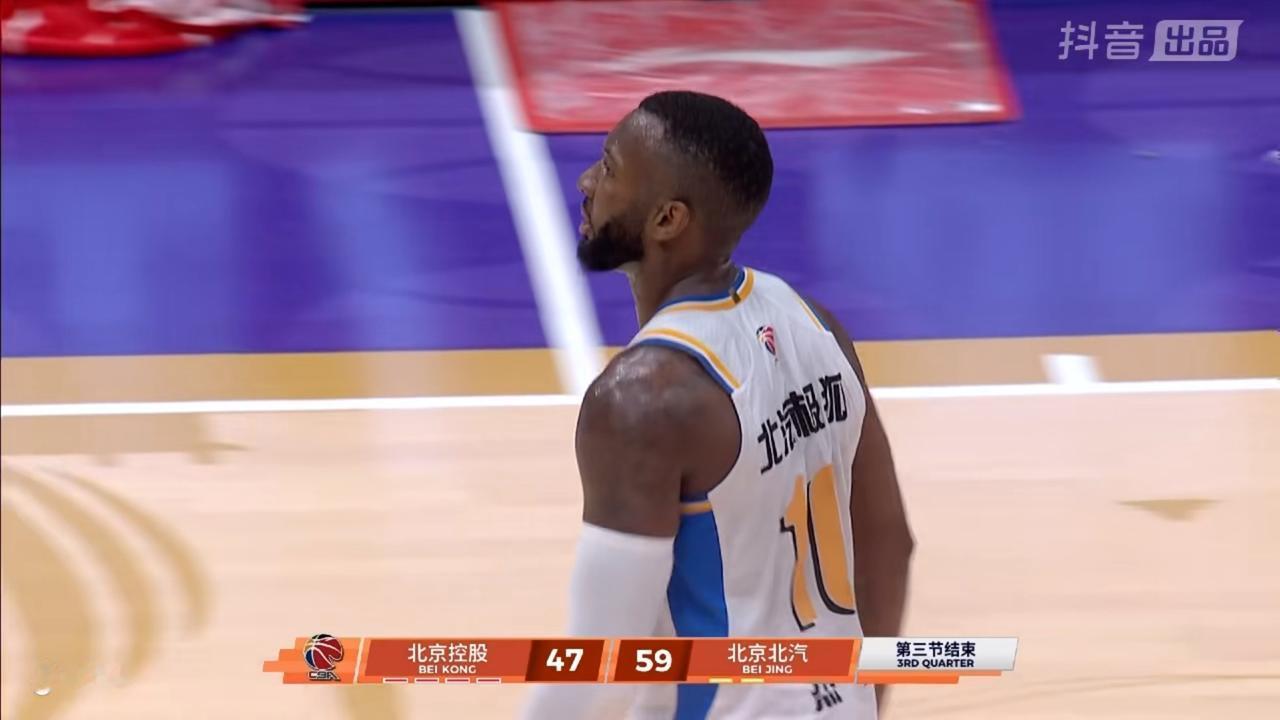 北京控股男篮第三节比赛打得不好！

     在刚刚结束的北京控股男篮主场迎战北