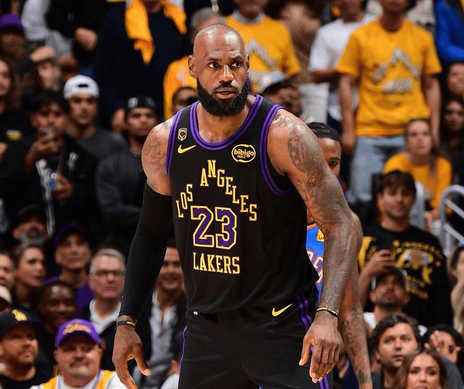 揭老底？詹姆斯团队这是啥意思啊！
虎扑07月29日讯ESPN记者Dave爆出，詹
