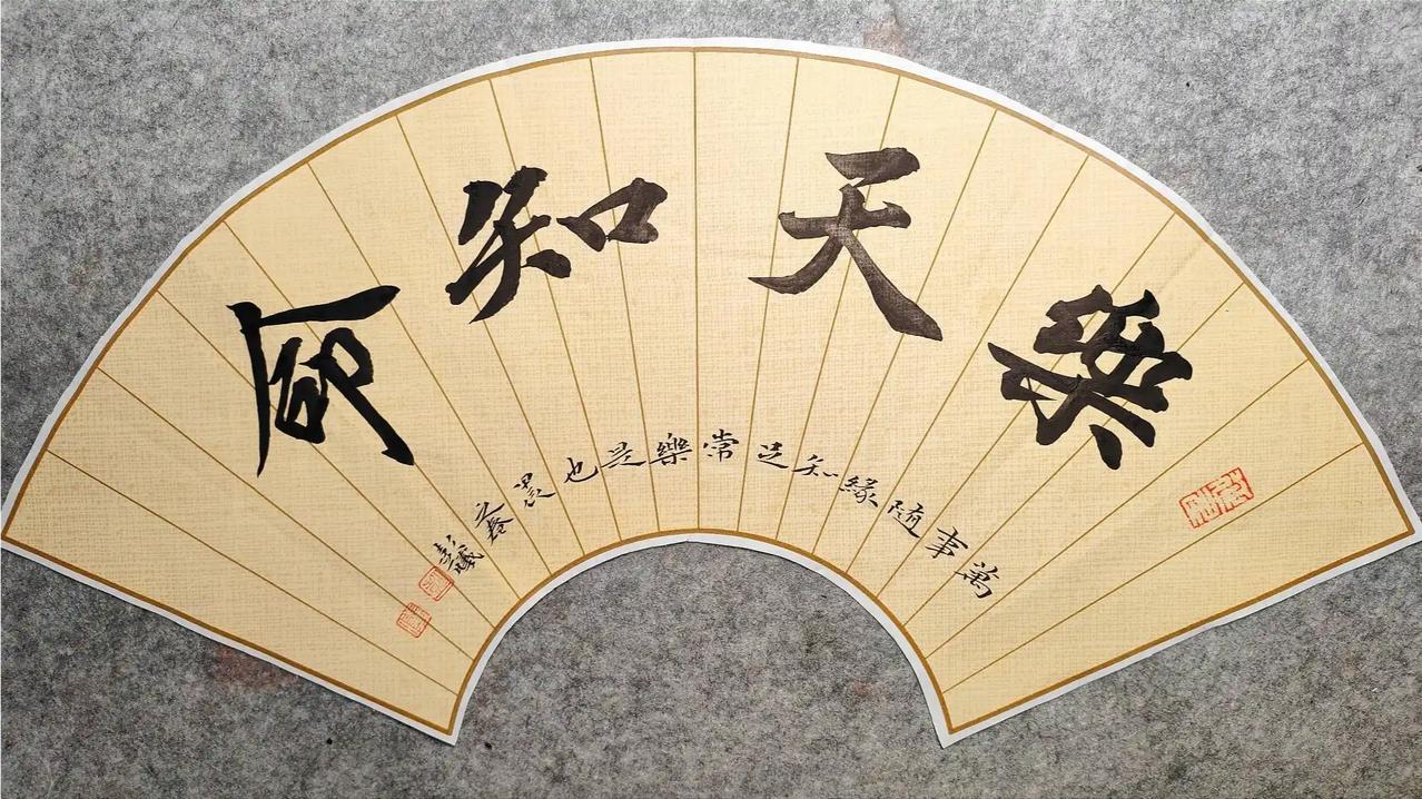 上联：难忘当年花下语，
下联：更惜今日枕边人。
[捂脸][捂脸][捂脸][大笑]