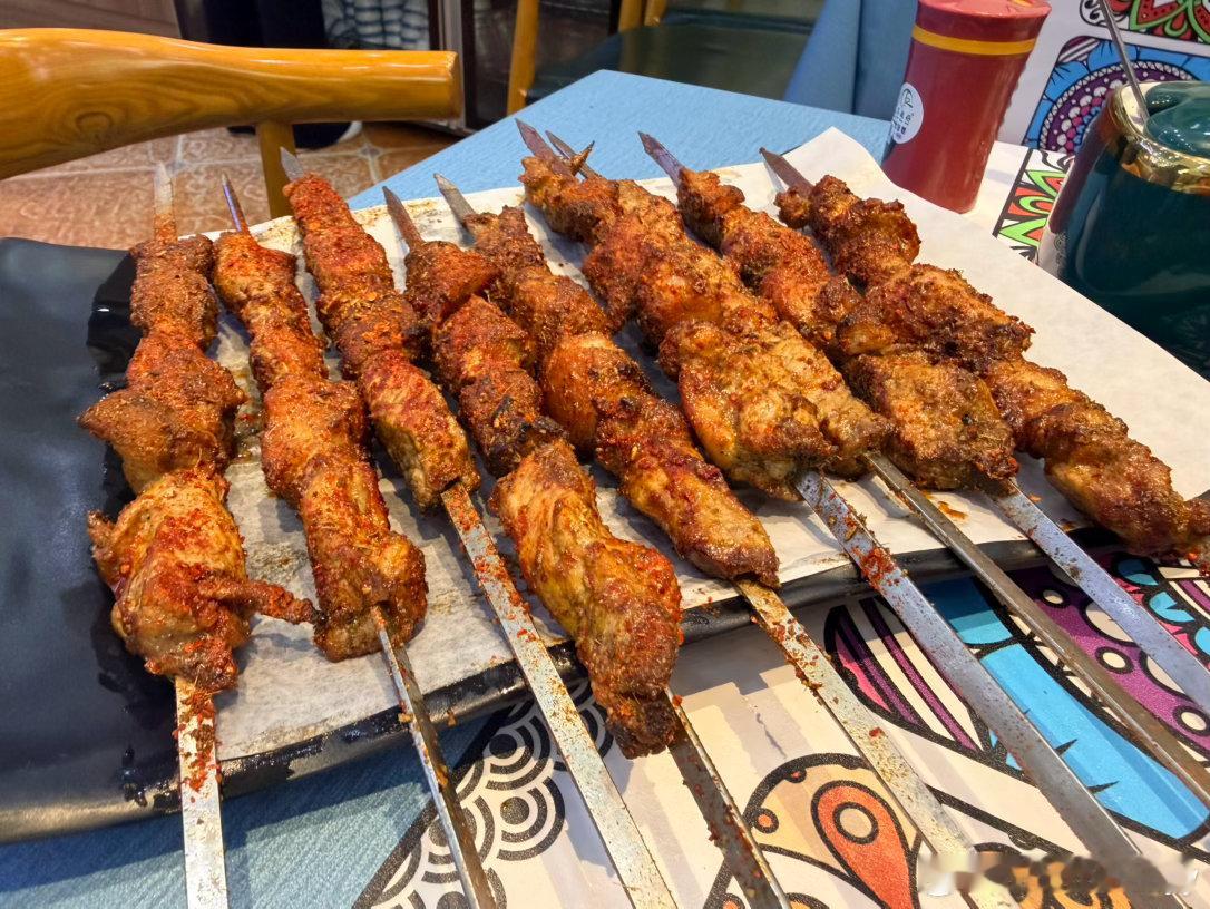 啦啦啦大肉串，大盘鸡[嘻嘻] ​​​