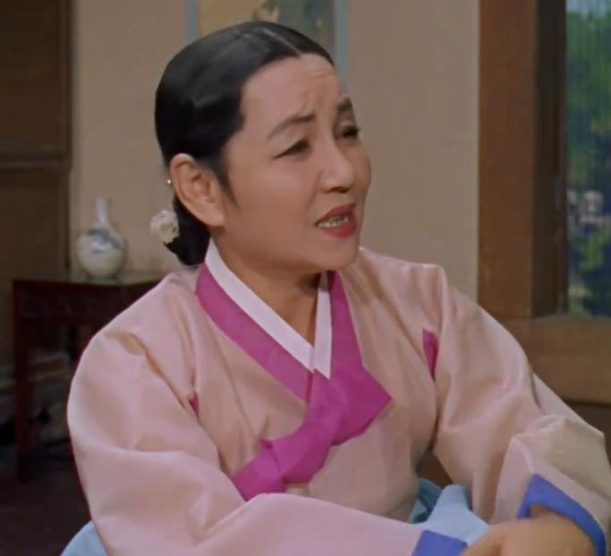 这里面二位女士，哪个算是旺夫面相?