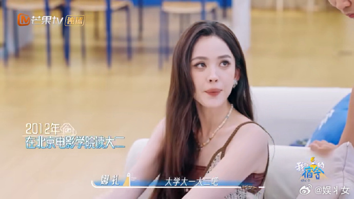 娜扎18岁拍的红尘客栈MV 谁能想到当年那个在MV里白衣飘飘、满眼懵懂的女孩，如