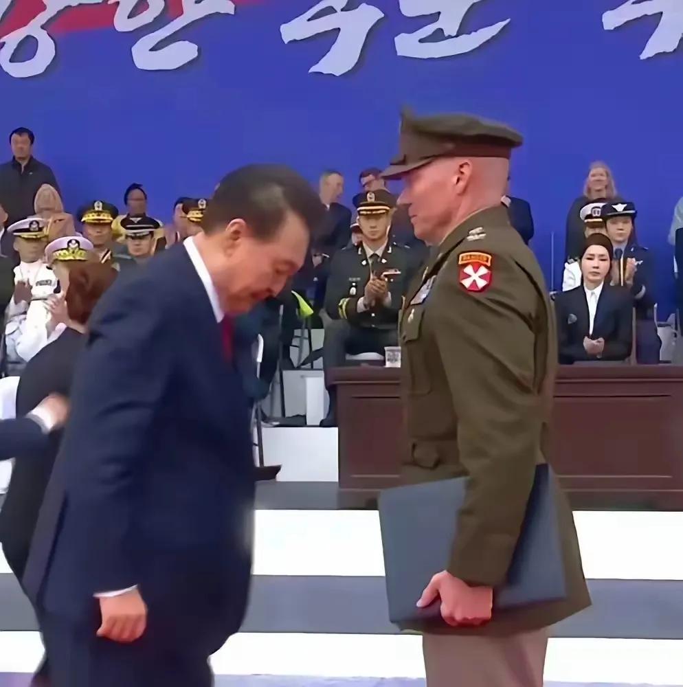 美国一心要把武器卖给台湾，要台湾独立的情况下。  那就要真正要跟美国比狠！但必须