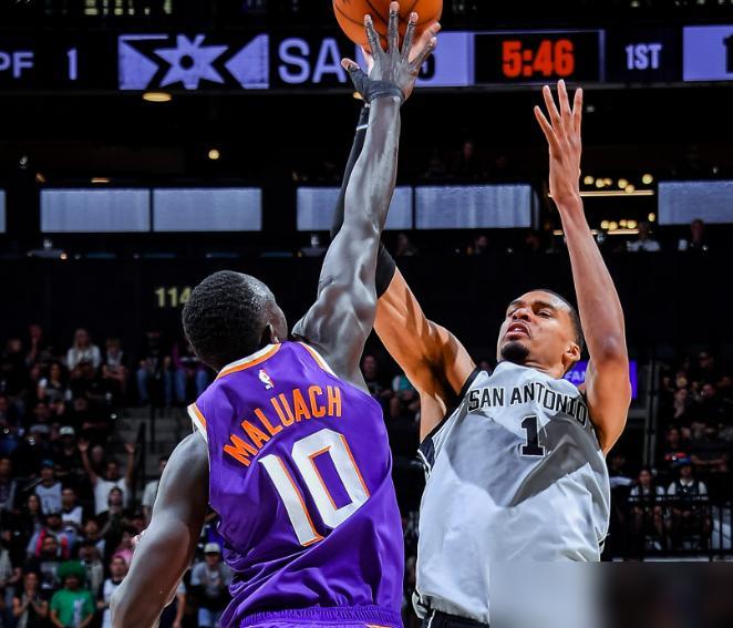 昨天太阳对马刺的比赛，看得人直皱眉。
 
领先一整场，最后1.1秒被绝杀，亏到姥