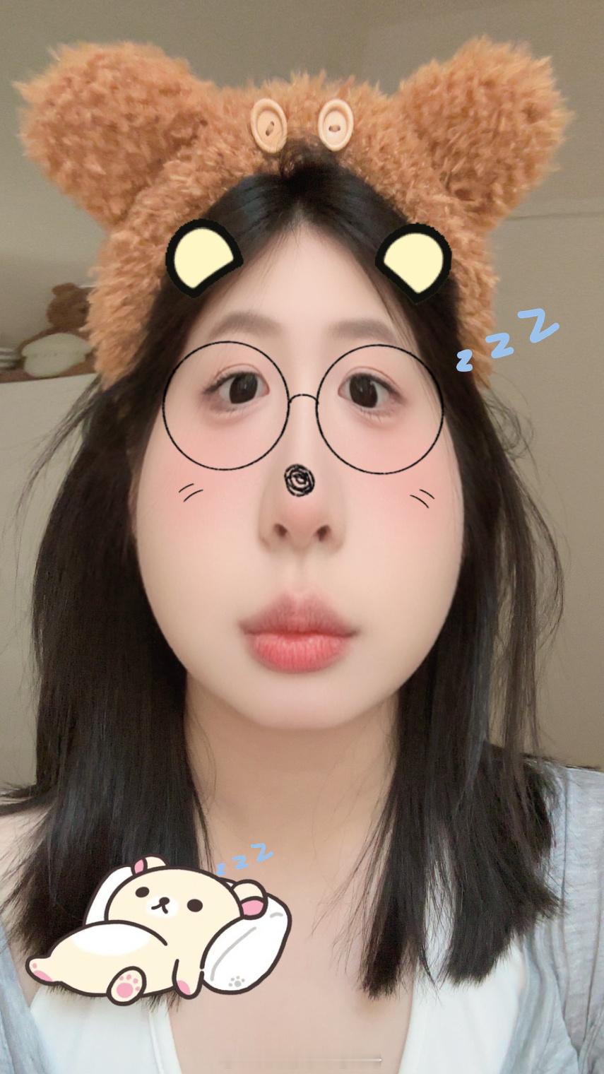 好无鸟 大家在干嘛我要去卸妆洗澡然后看小欢喜了[努力] ​​​