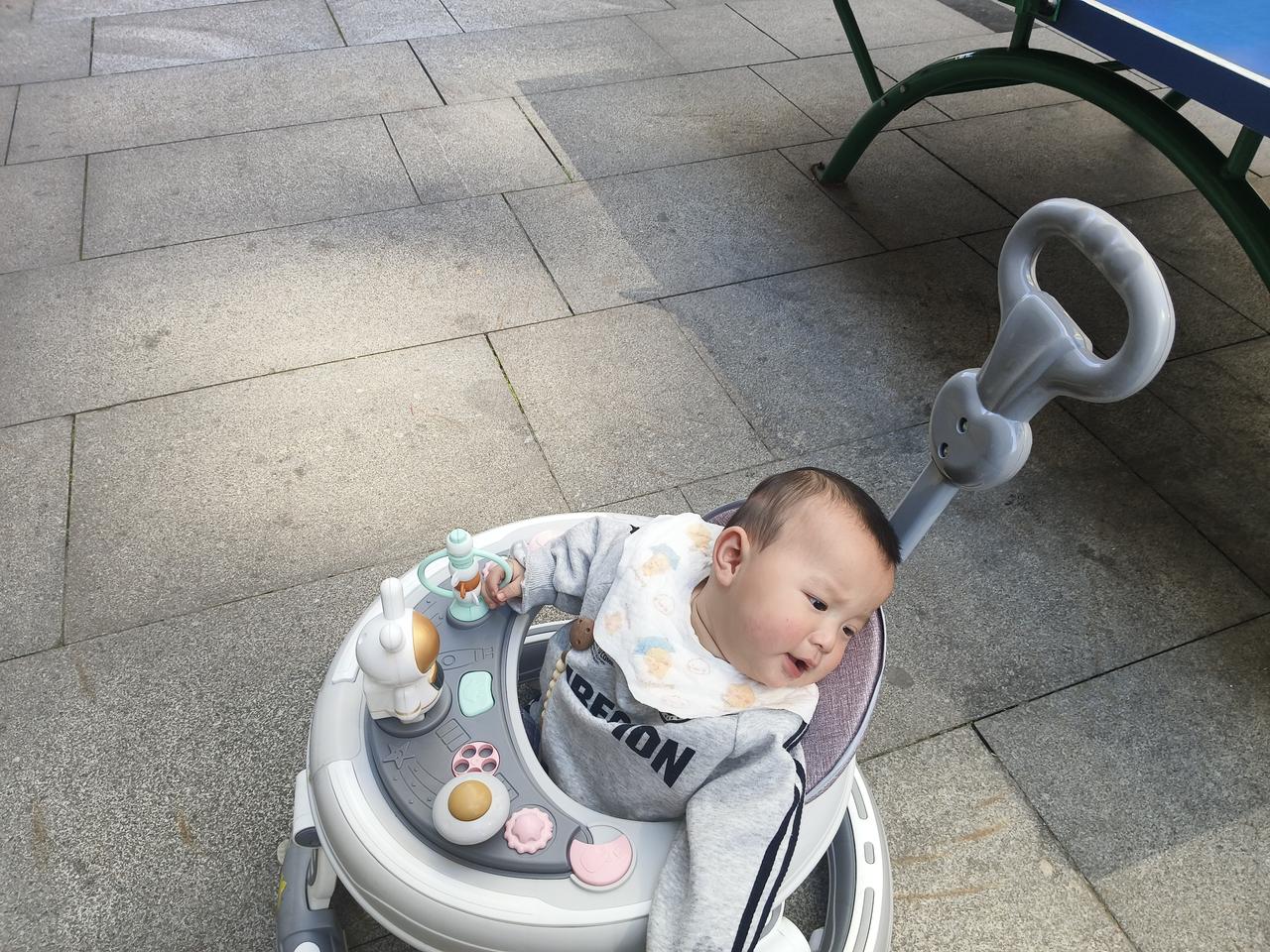 谁不想有钱？
父亲说:
钱来生我易
我去找钱难
我父亲真是一个哲学家！