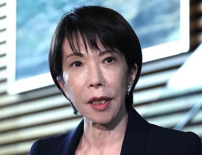 过去一年，日本首相高市早苗的对华态度经历了一轮彻底反转，从刻意强硬挑衅到主动示好