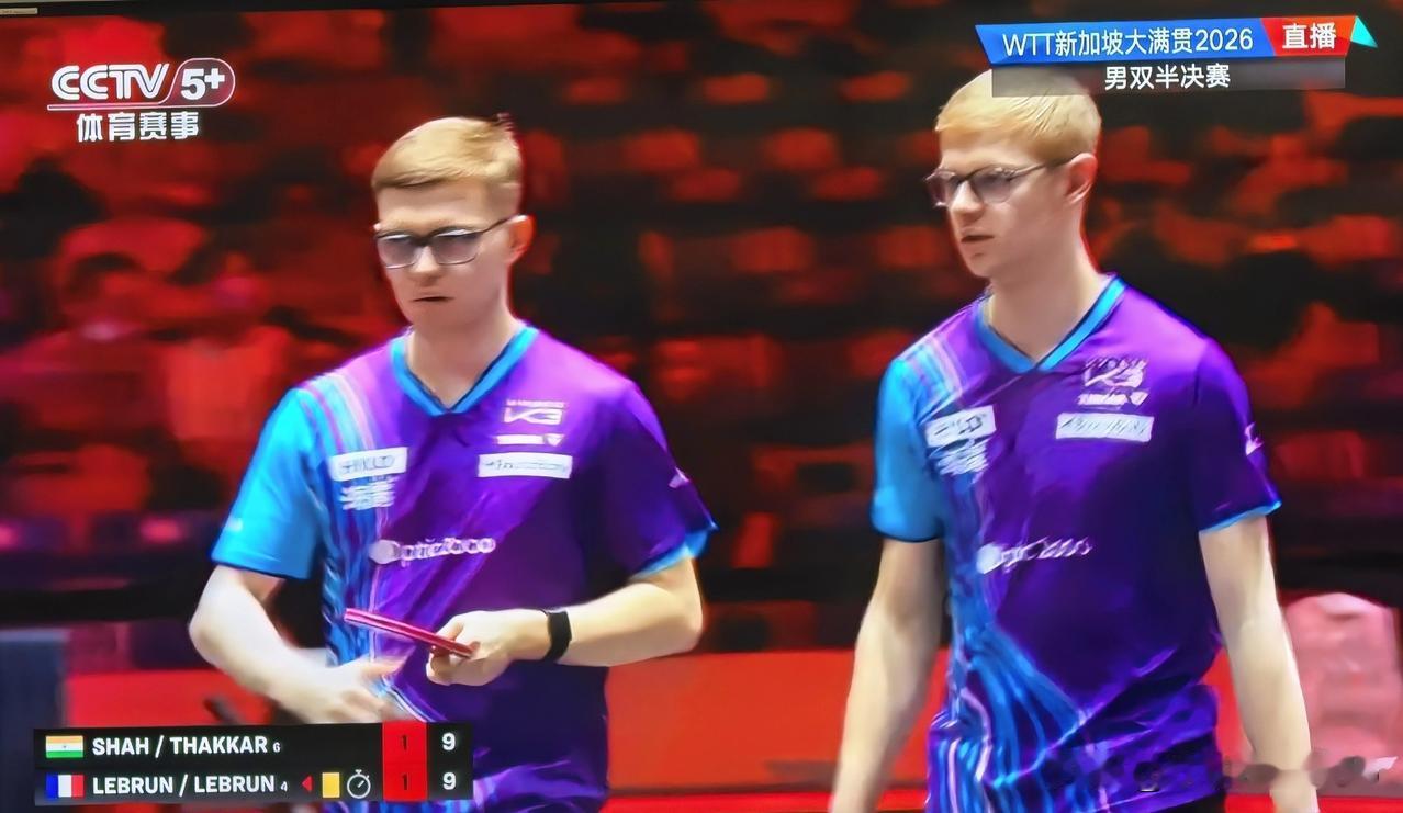 刚刚，一个别出心裁的记录诞生了:
今天，新加坡大满贯男子双打刚刚结束了一场半决赛