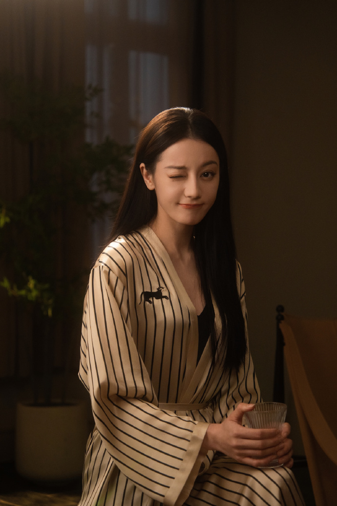 迪丽热巴给聂九罗加了人间滤镜 迪丽热巴让聂九罗落地生根！握刀沉重、受伤狼狈，凡人