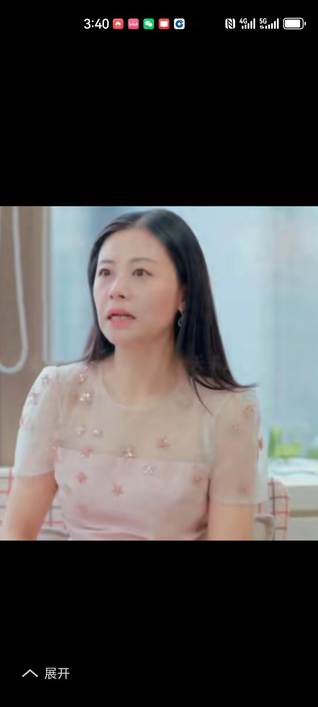 近日，半夏私募魔女李蓓公开点评：地产龙头或有10倍潜在涨幅。
她指出，房地产市场