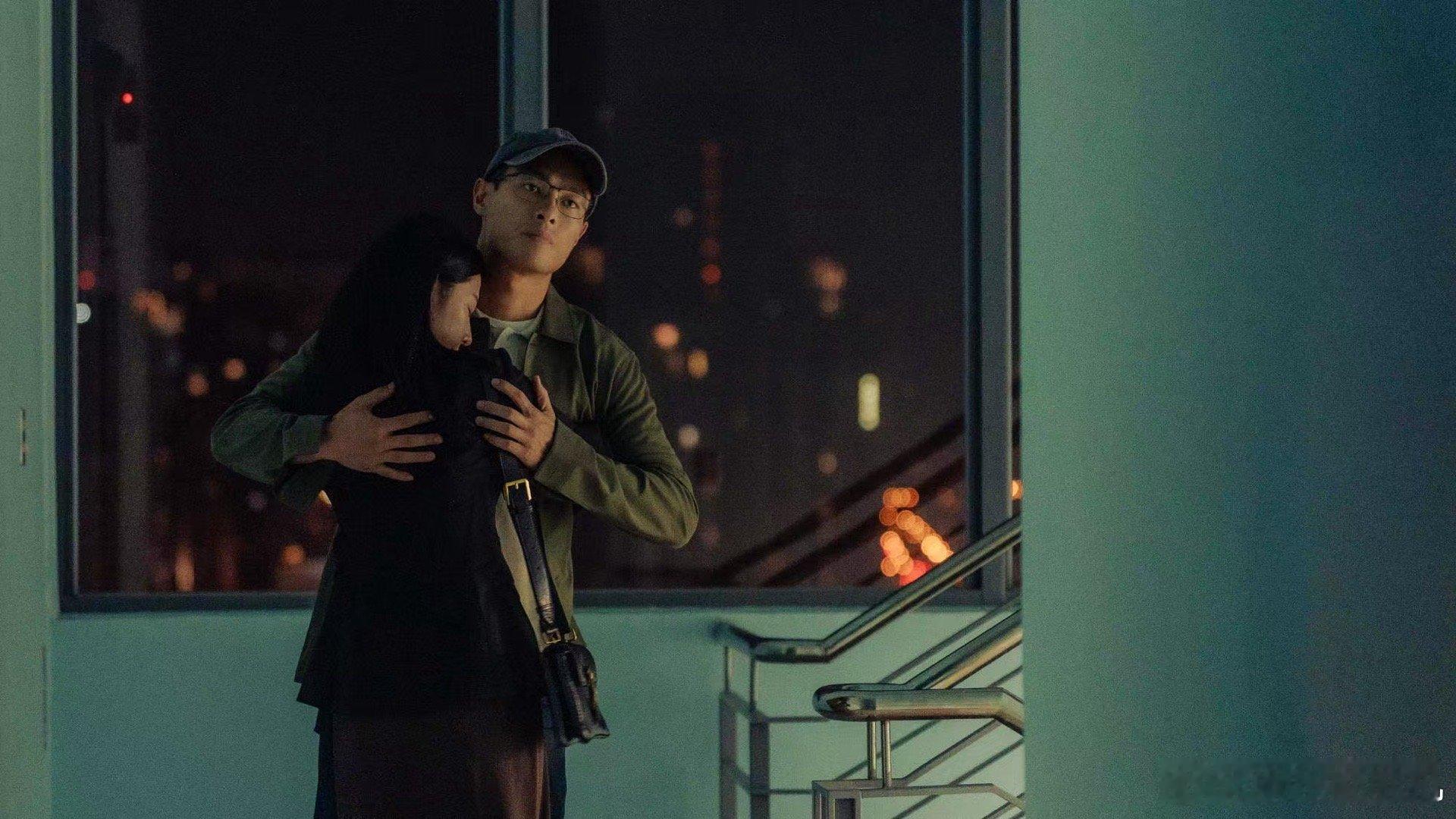 周六续命时刻！ 饰演的顾厚泽，把精神科医生的内心挣扎刻画得入木三分，三角关系的博