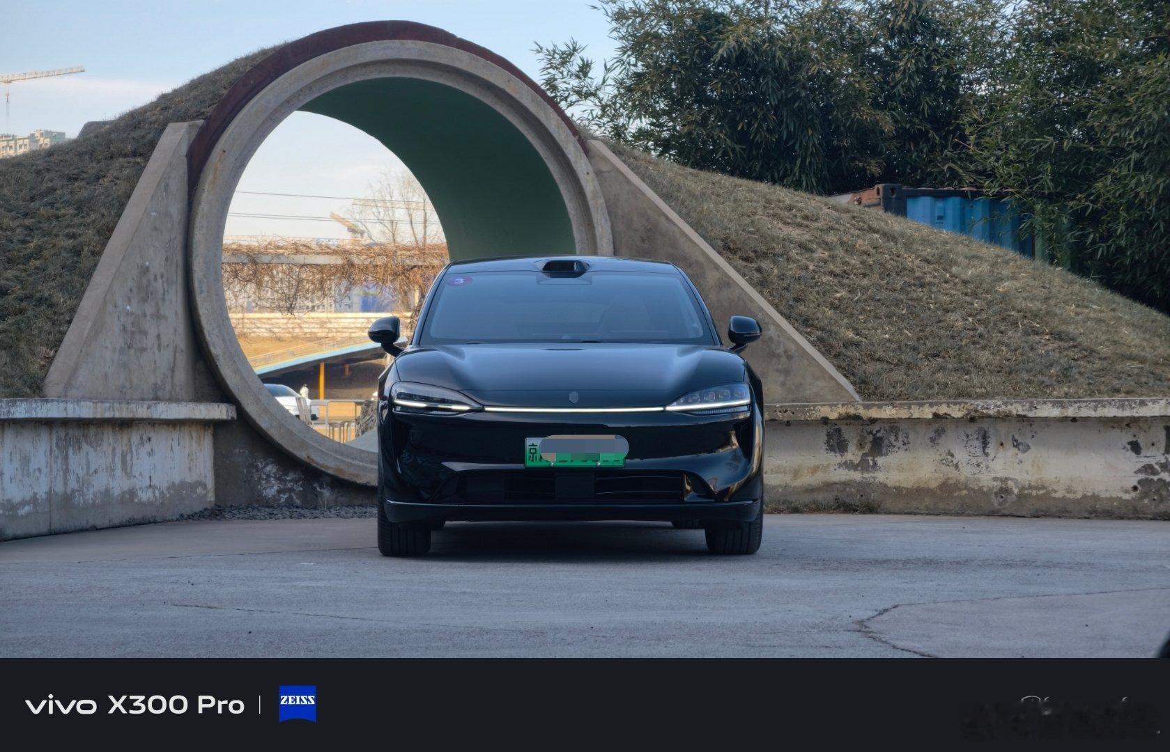 今天试驾了全新智界 R7有了个新功能 车内外语音对话 这个功能真的太好玩了 有一