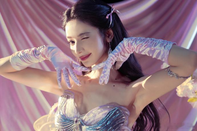 代斯是达拉崩吧里的公主代斯换风格了代斯换风格了，浪姐前两期是酷飒风，今天好甜呀，