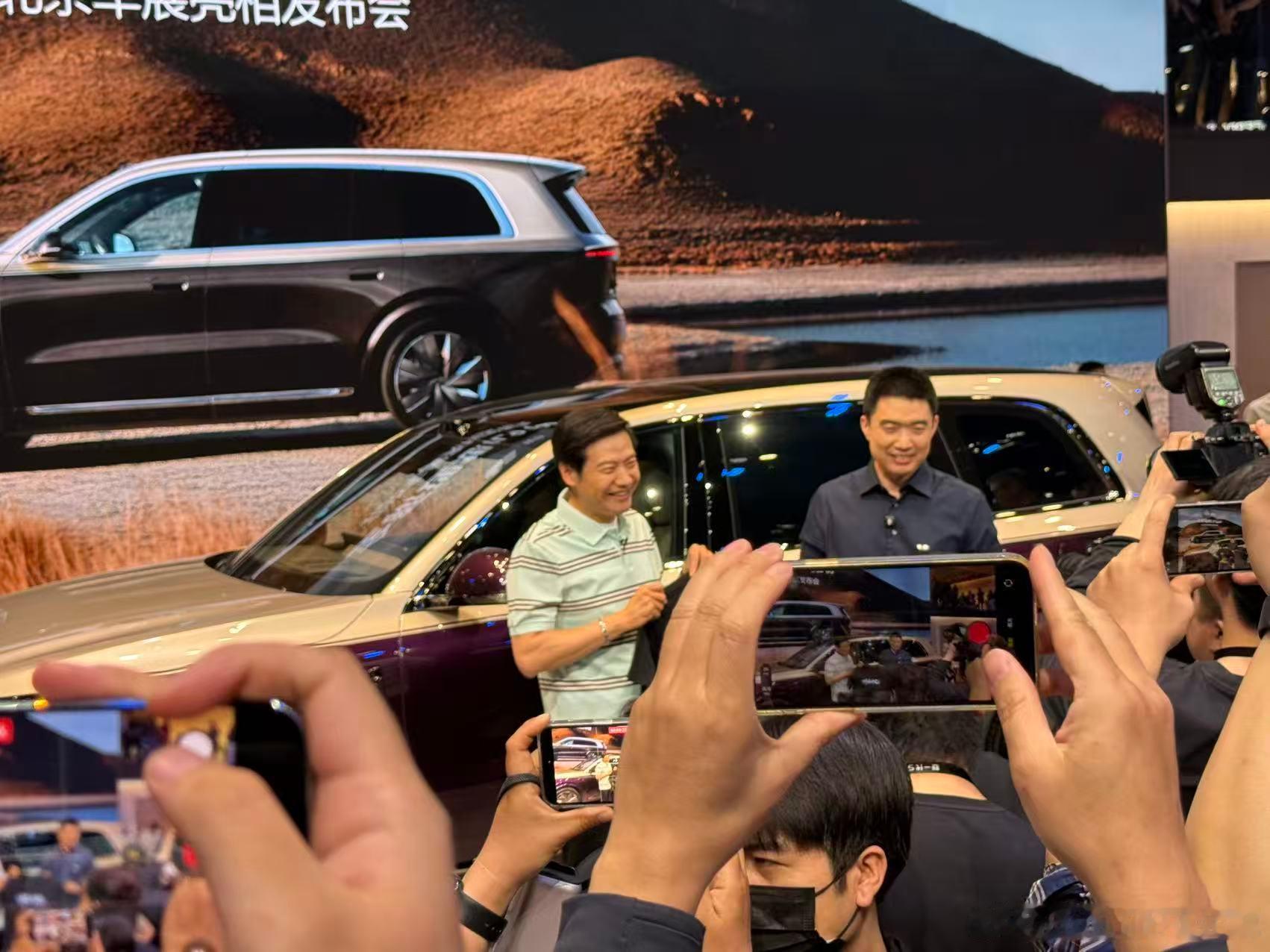 雷总也来理想展台了北京车企手牵手2026北京车展