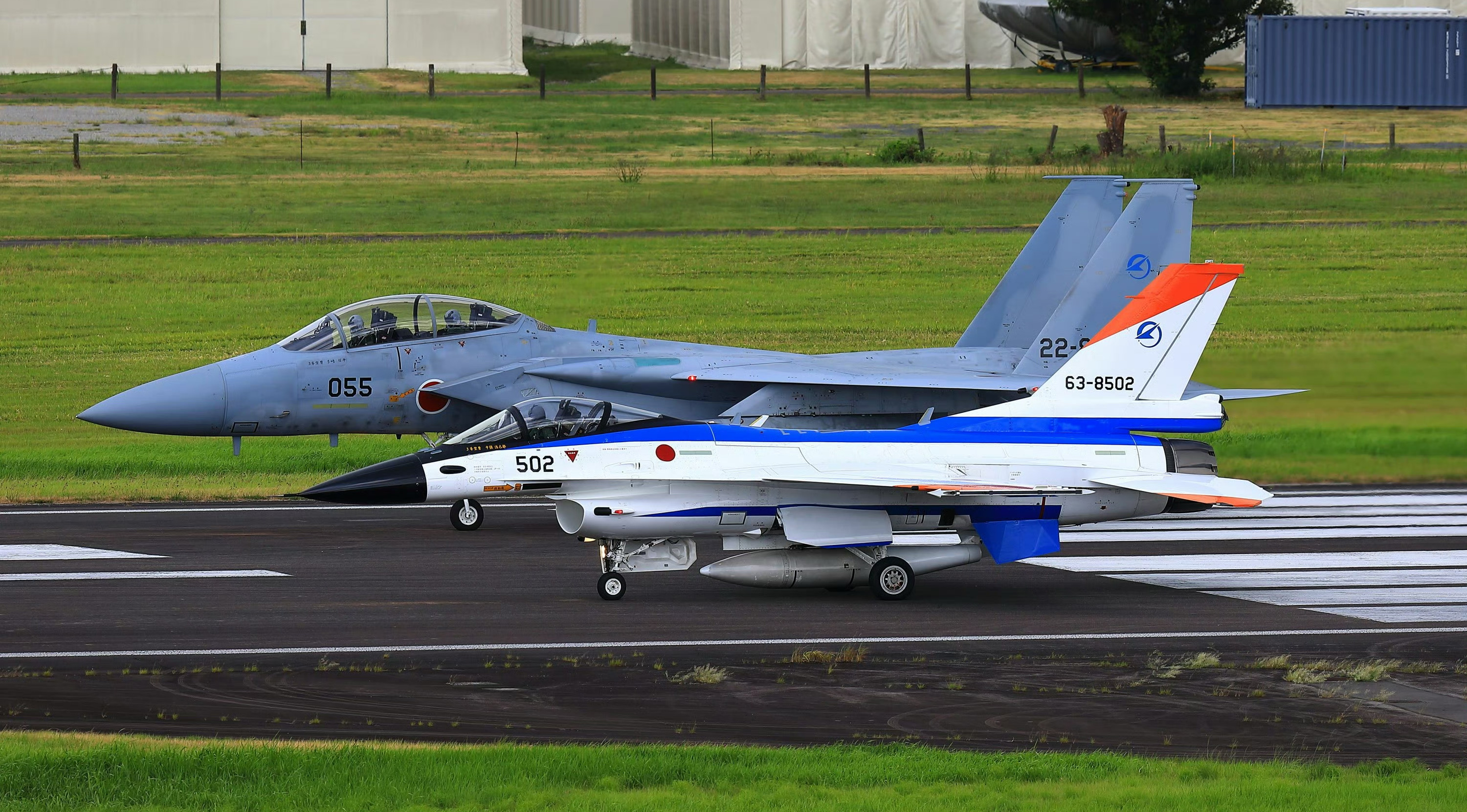 #航空新视野[超话]# 日本航空自卫队的F-2战斗机和F-15DJ战斗机，我国空