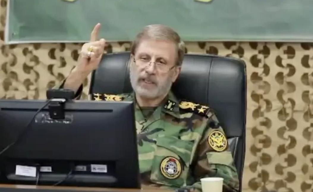 佩泽希齐扬和阿拉格齐至今还坐在位子上，革命卫队没动他们。很多人以为这是强硬派手软