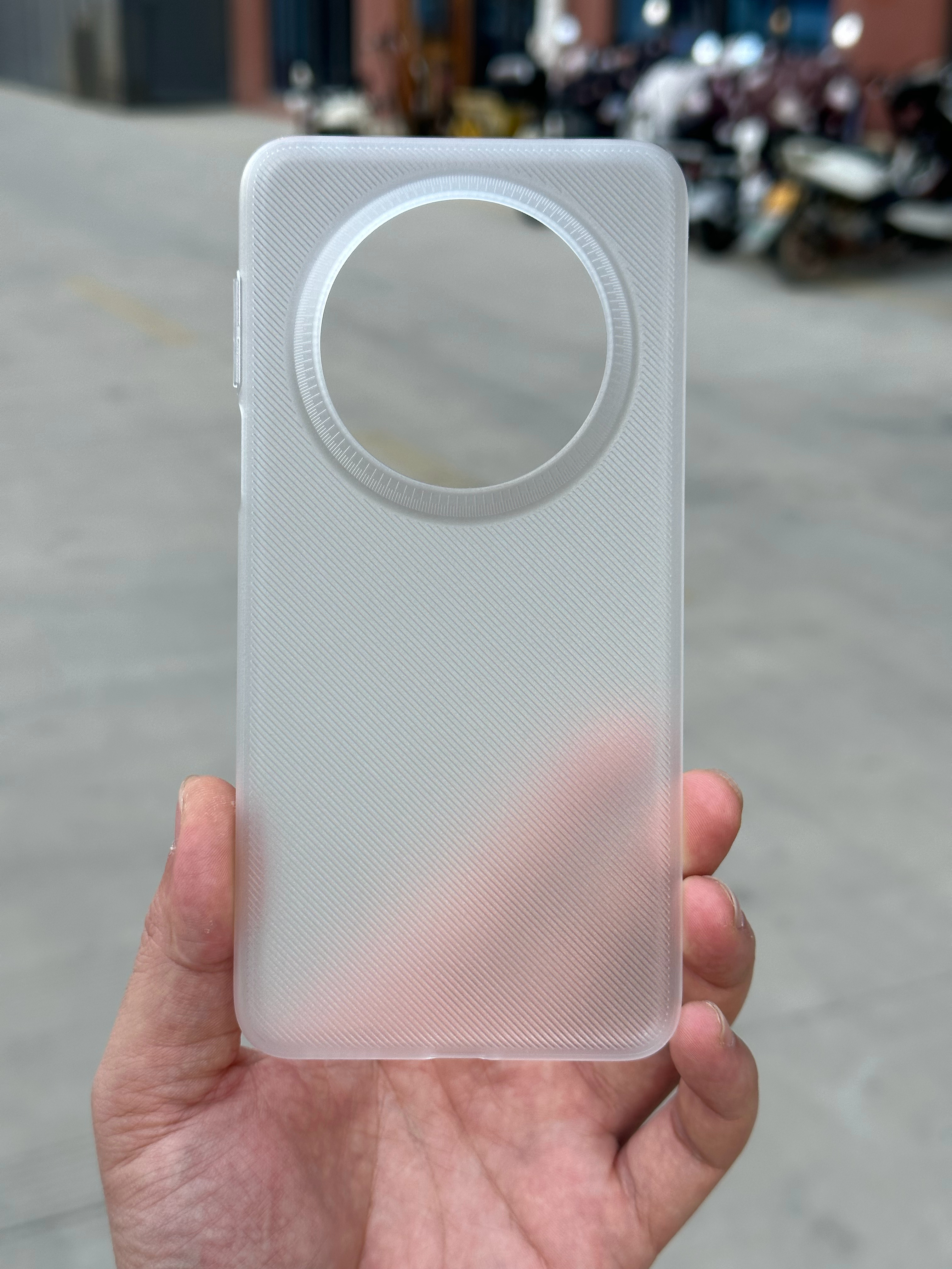 这款超薄的 Mate70Pro/+斜隐壳做好了，三天左右上架[嘻嘻]PC 材质，
