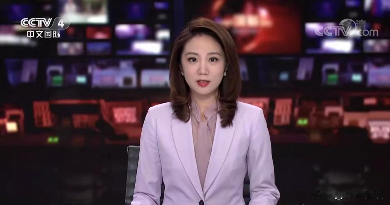 第一次在央视国际频道看到新主持人，搜了一下才知是我们江西人，95年出生的余露莹。