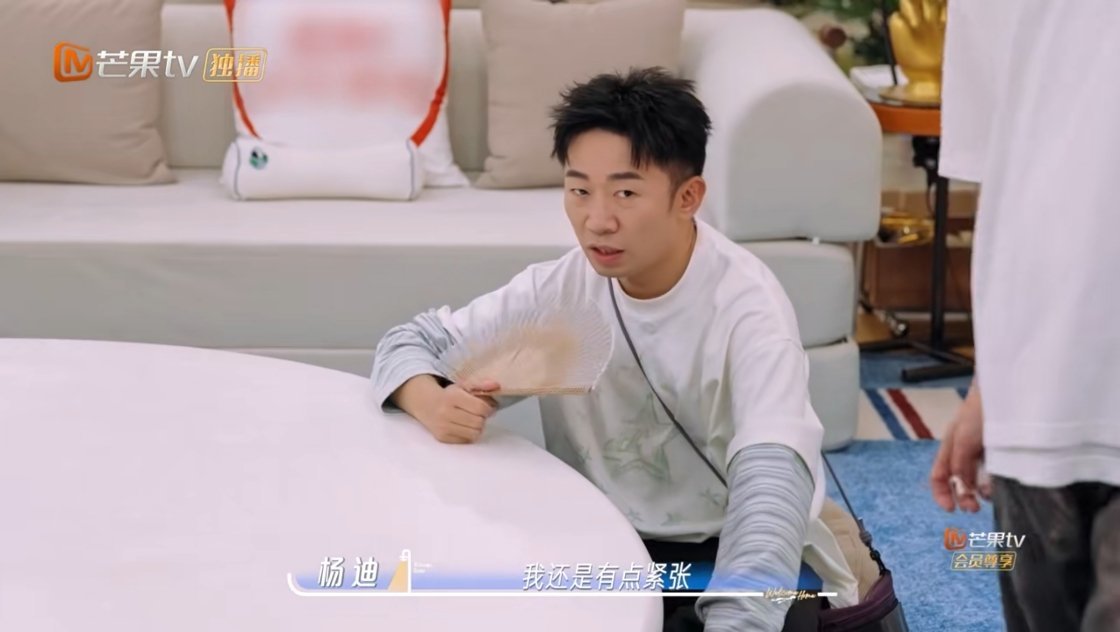 周杰伦让杨迪加班到一点半杨迪：我以为周杰伦是i人，结果他让我看之前的素材加班到一
