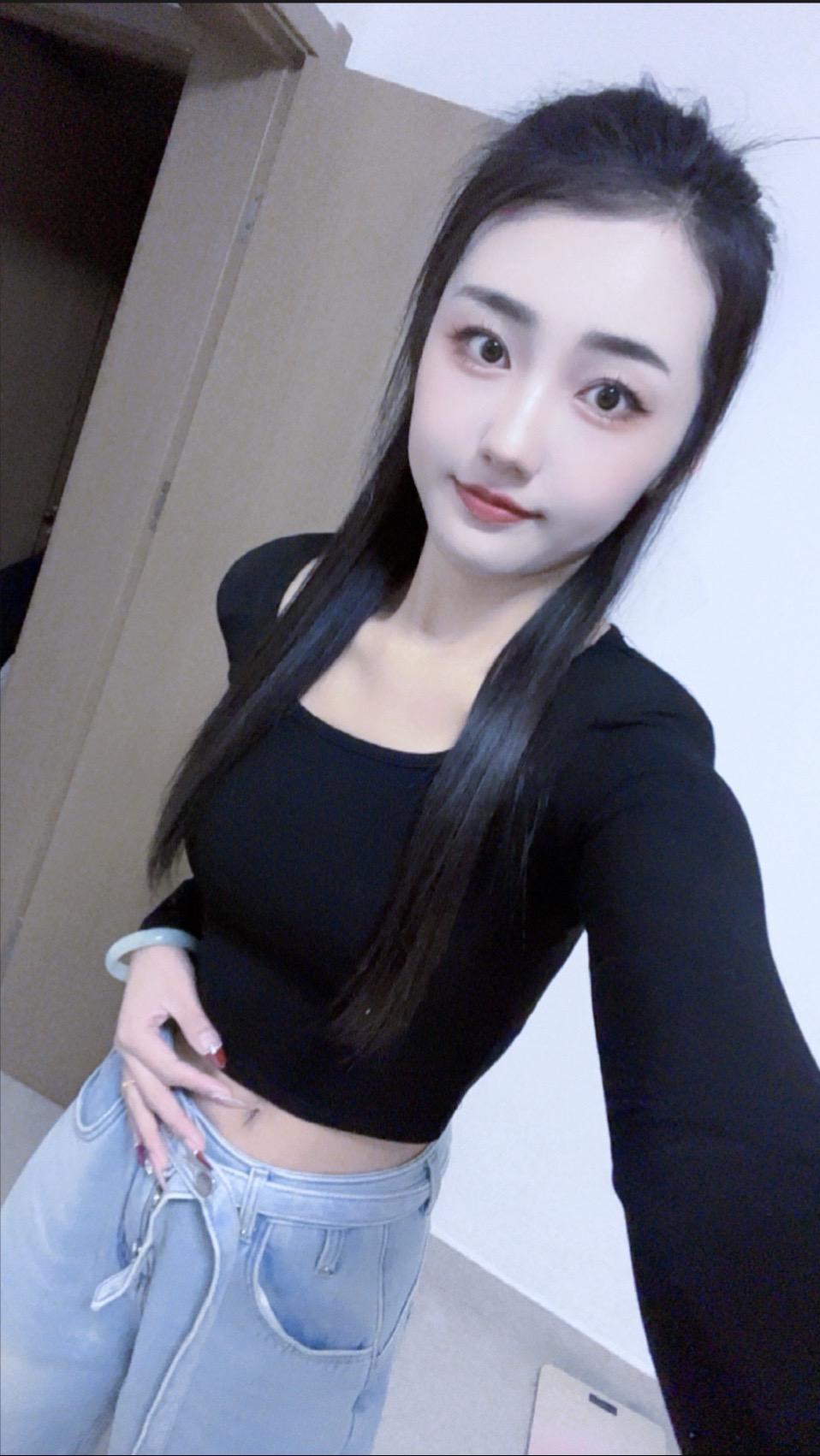 拿什么感动你呢  我只是一个拍照会比耶的笨蛋