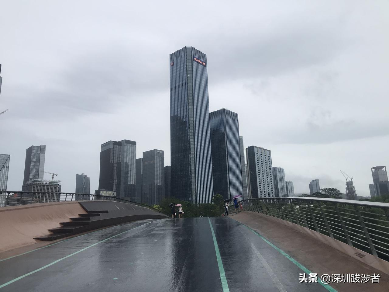 【深圳完成华丽逆袭的一条河道】
随着APEC中国年到来，前海湾成为深圳面向世界推
