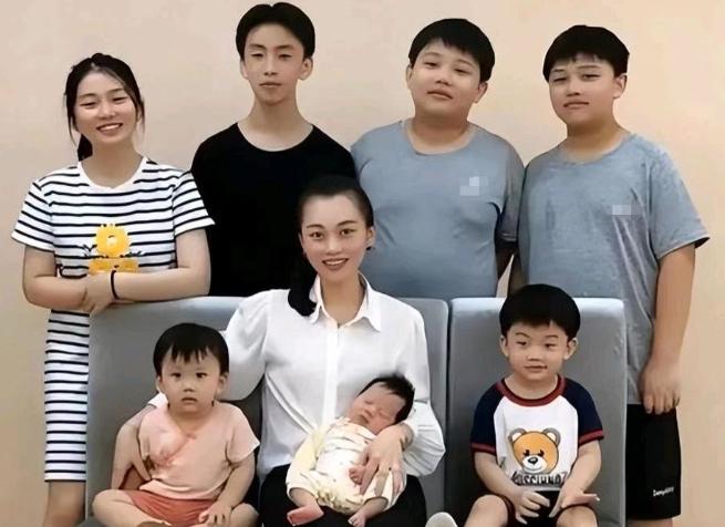 🌙2006年，一个打工妹嫁给了一个北京大学的高材生，就给丈夫使劲生孩子，连续要