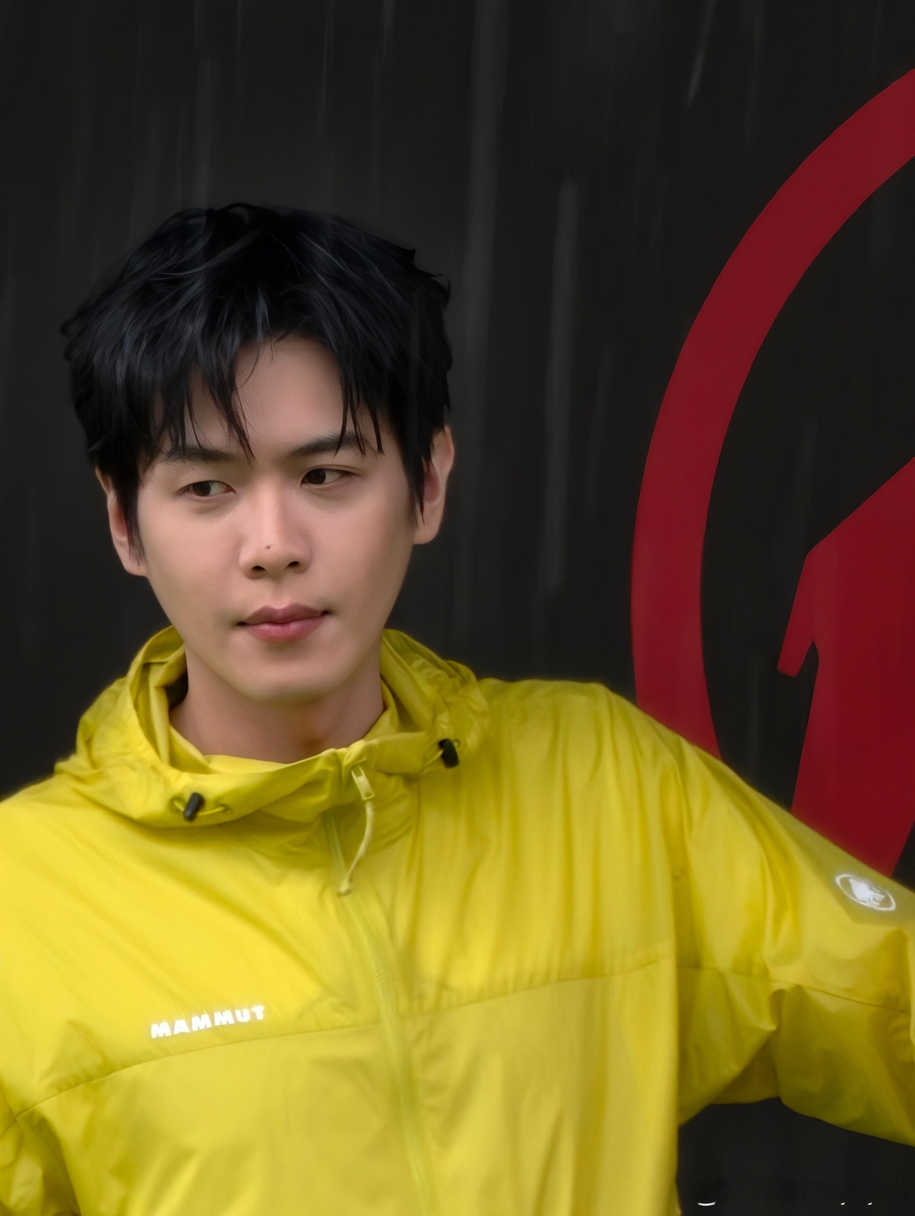 张若昀☁️张若昀 年会不能停2 距离上一次活动已经很久了，今天可以看Ben总啦！