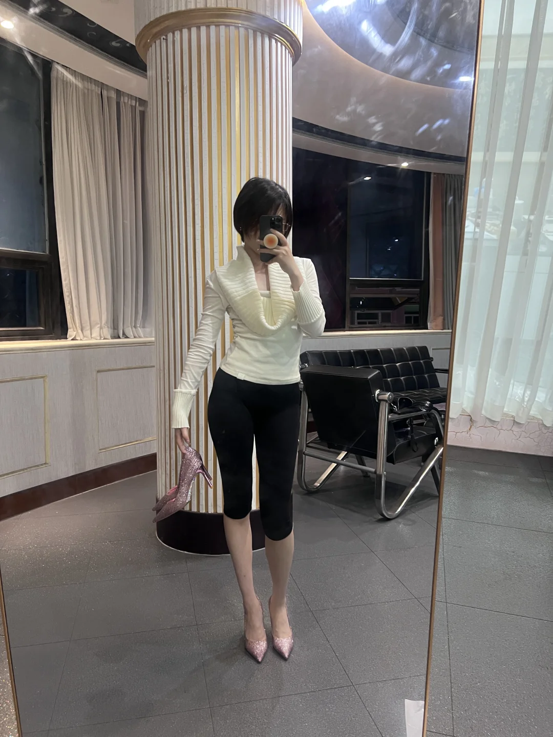 我将提着这双美丽的PUMP，在舞房扎马步