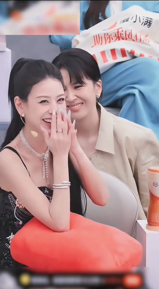 支持曾沛慈一夫一妻制全女综艺里曾沛慈左右逢源，跟孙怡贴贴超有爱，看江语晨时满眼温