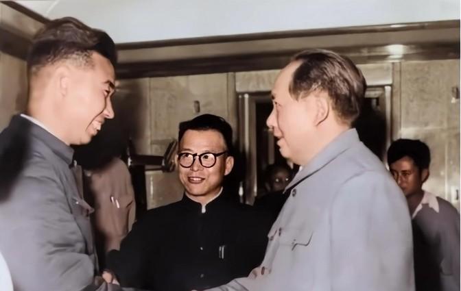 1959年，几名中央干部奉毛主席的命令寻找一个叫顾贵山的红军团长，然而他们四处打