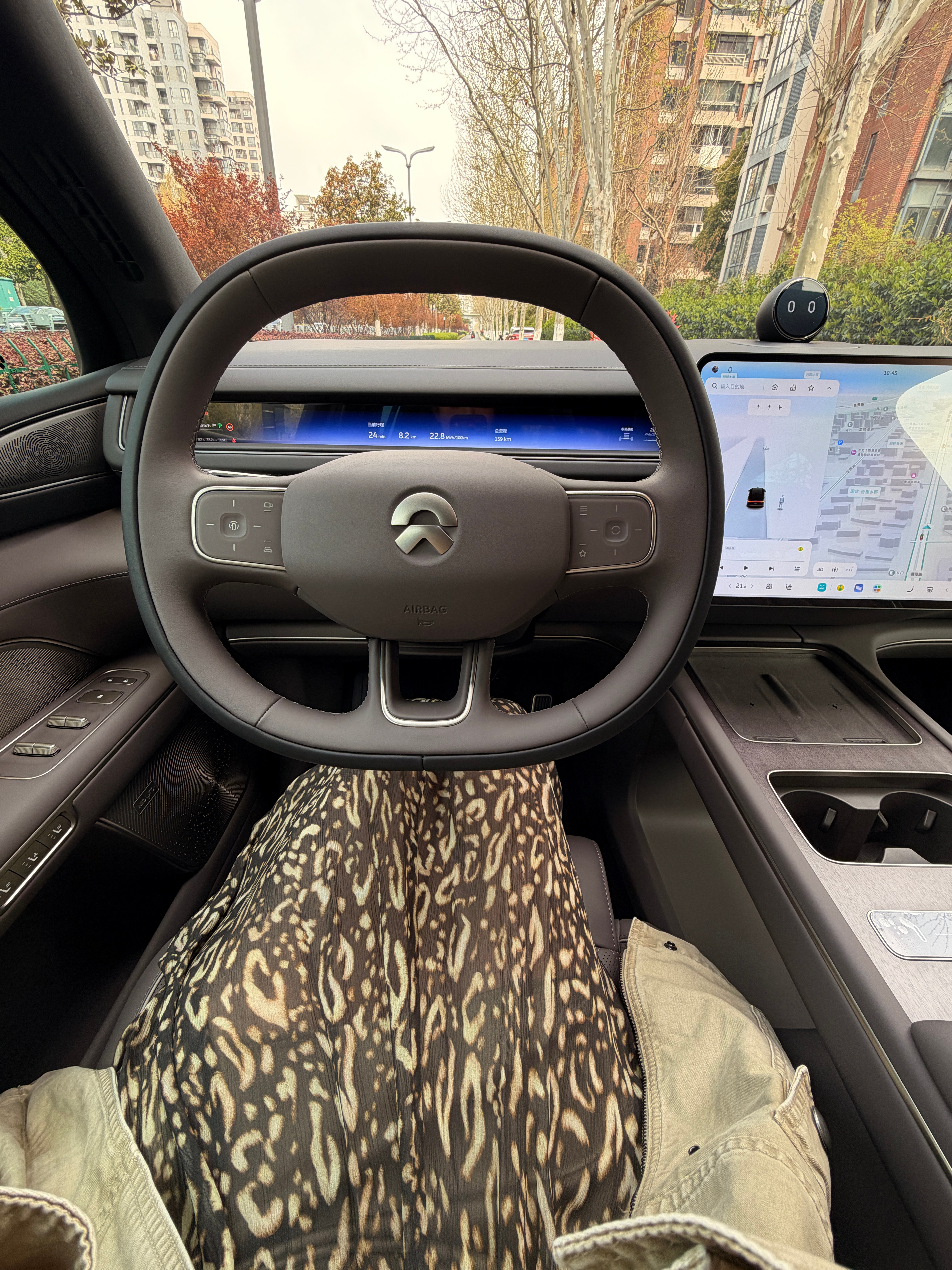 干活今天拍蔚来ES8🚗来喽！先整个变装～ 合肥